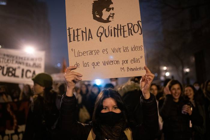 Movilización del movimiento estudiantil por el Día de las/os Mártires Estudiantiles, en Montevideo (archivo, agosto de 2021). · Foto: Santiago Mazzarovich / adhocFOTOS