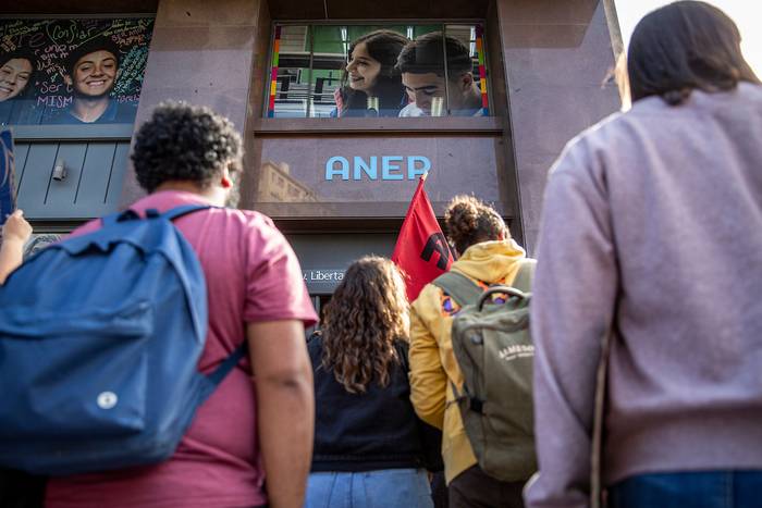 Concentración frente a la sede del CODICEN en Montevideo (archivo, mayo de 2022). · Foto: Mauricio Zina, adhocfotos