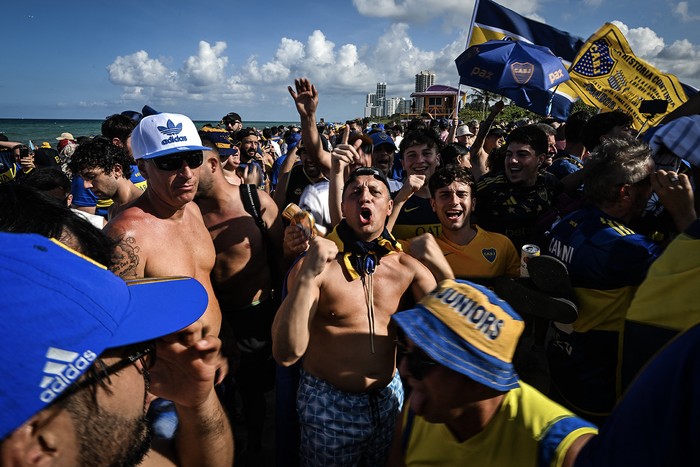 Hinchas de Boca Juniors, el 19 de junio, en Miami Beach, Florida. · Foto: Patricia de Melo, AFP