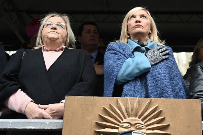 Graciela Bianchi y Beatriz Argimón, durante un acto en la plaza Matriz (archivo, 2023). · Foto: Mara Quintero