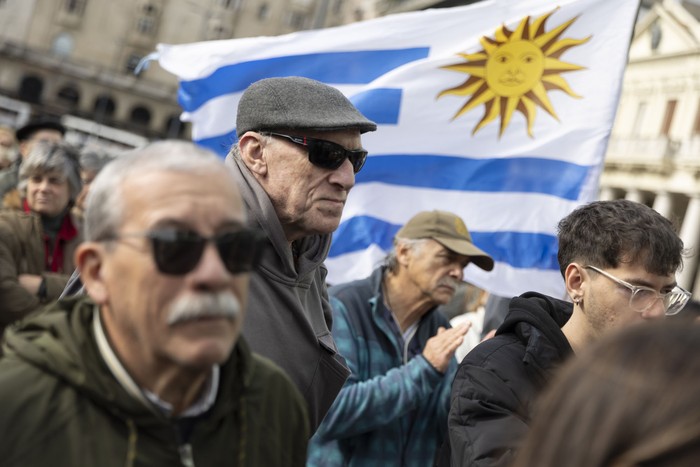 Movilización de los cincuentones y profesionales contra la reforma de la Caja Profesional, en la Torre Ejecutiva. · Foto: Ernesto Ryan