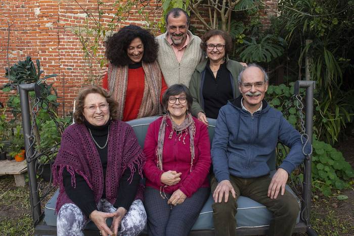 Lizet de León, Ignacio Mullin, Stella Faroppa, Ana Nikicer, Beatriz Bellenda y Luis Sancho, integrantes del proyecto Carpe Diem. · Foto: Alessandro Maradei
