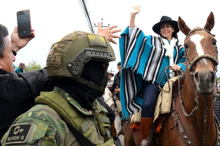 Luisa González, candidata presidencial ecuatoriana, durante un acto de campaña en Cutuglagua, Ecuador, el 26 de marzo. · Foto: Rodrigo Buendía, AFP Luisa González, candidata presidencial ecuatoriana, durante un acto de campaña en Cutuglagua, Ecuador, el 26 de marzo. · Foto: Rodrigo Buendía, AFP