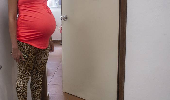 Foto principal del artículo 'La caída de la fecundidad en el mundo está vinculada al costo de vida, la desigualdad de género y la incertidumbre sobre el futuro'