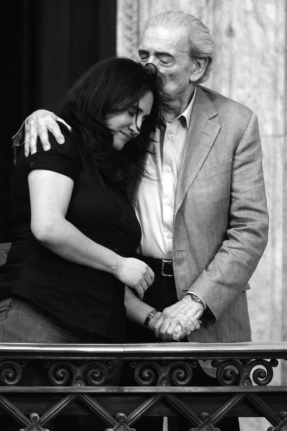 Macarena y Juan Gelman, ayer, en el Palacio Legislativo. · Foto: Nicolás Celaya