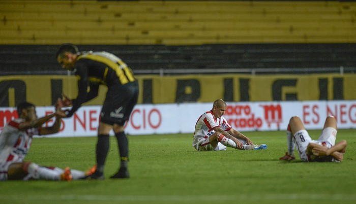 Final del partido entre Peñarol y River Plate, en el Campeón del Siglo (16.10.2022). · Foto: Alessandro Maradei