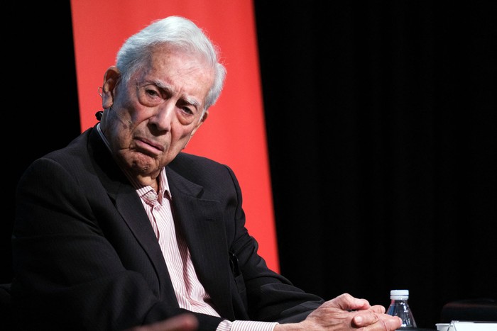 Mario Vargas Llosa, el 11 de abril de 2023, en el Instituto Cervantes, en Madrid. · Foto: Oscar González, NurPhoto, AFP